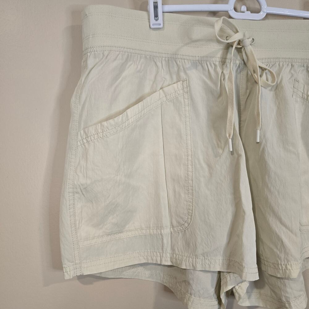 NWT NEW Women's Calia Journey Collection Mid-Rise Short | Size XL - Picture 3 of 9